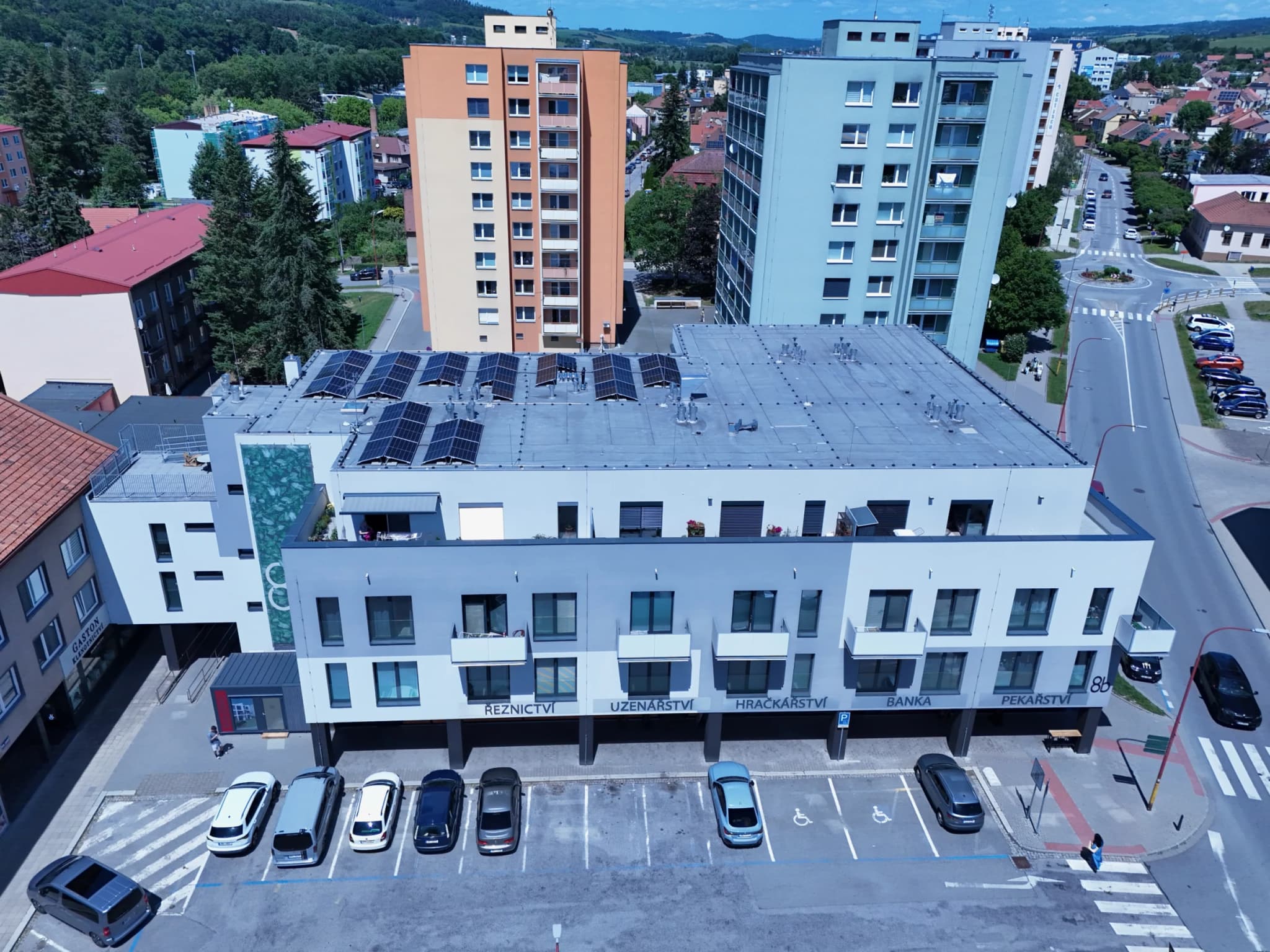 Rezidence 8b – Bydlení a komerce v srdci města.